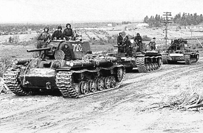 Колонна танков КВ-1/ Фото: histrf.ru