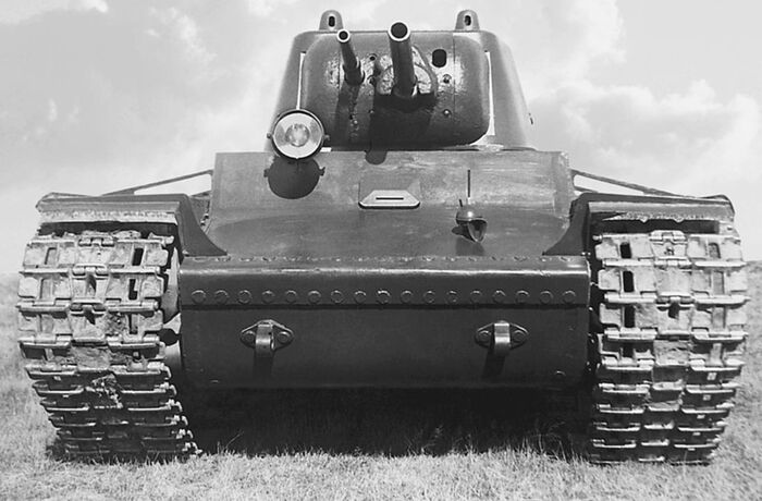 Танк КВ-1, вид спереди/ Фото: war-book.ru