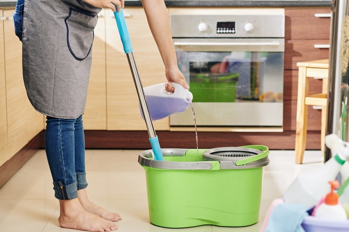 Горячая вода нейтрализует действие моющего средства. / Фото: storage.googleapis.com