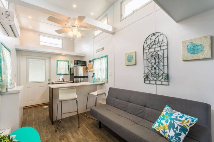 Открытая планировка Tiny House Sand Dollar делает пространство более объемным (Сиеста-Ки, Флорида). | Фото: tinyhousesiesta.com. Открытая планировка Tiny House Sand Dollar делает пространство более объемным (Сиеста-Ки, Флорида). | Фото: tinyhousesiesta.com.