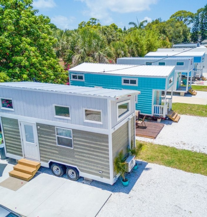 Трейлерный поселок на побережье в Сиеста-Ки (штат Флорида, США). | Фото: tinyliving.com. Трейлерный поселок на побережье в Сиеста-Ки (штат Флорида, США). | Фото: tinyliving.com.