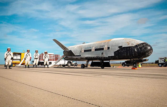 Летательный аппарат X-37B./ Фото: smithsonianmag.com Летательный аппарат X-37B./ Фото: smithsonianmag.com