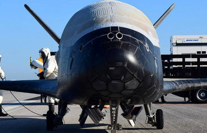 Обслуживание X-37B./ Фото: interestingengineering.com Обслуживание X-37B./ Фото: interestingengineering.com