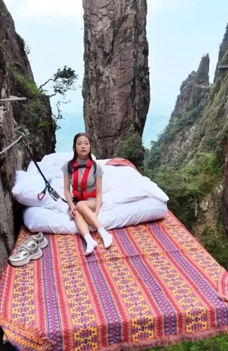 Новенький аттракцион для туристов в Китае. /Фото: instagram.com Новенький аттракцион для туристов в Китае. /Фото: instagram.com