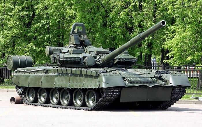 Большинство советских и российских Т-80 ездит на ГТД. /Фото: wikipedia.org. Большинство советских и российских Т-80 ездит на ГТД. /Фото: wikipedia.org.