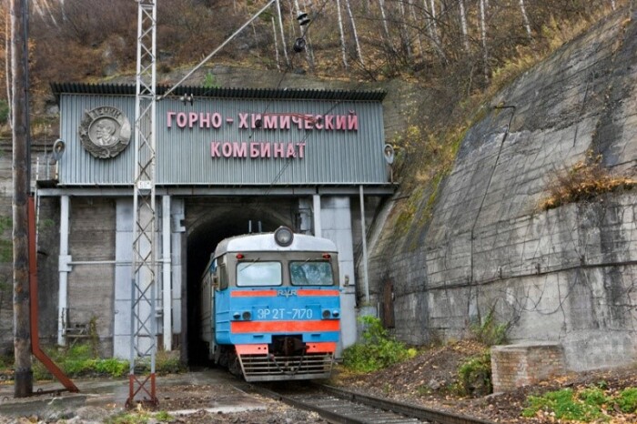 Один из тоннелей на комбинат. /Фото: habr.com. Один из тоннелей на комбинат. /Фото: habr.com.