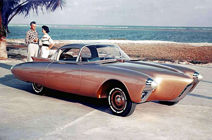 Oldsmobile Golden Rocket 1956 планировался как двухместный автомобиль/ Фото: fishki.net Oldsmobile Golden Rocket 1956 планировался как двухместный автомобиль/ Фото: fishki.net