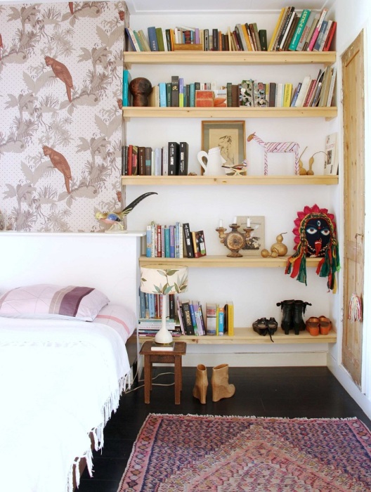 На полках можно расставить книги. / Фото: houzz.ru На полках можно расставить книги. / Фото: houzz.ru