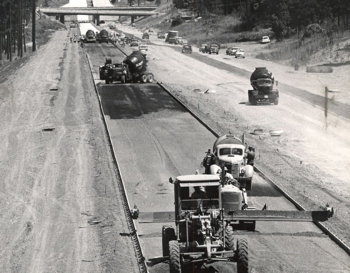 Строительство Шоссе 66, 1920-е гг. /Фото: drive2.ru Строительство Шоссе 66, 1920-е гг. /Фото: drive2.ru
