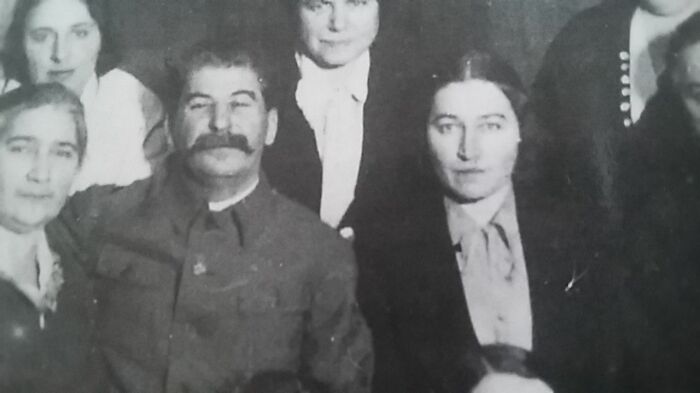 Иосиф Виссарионович и Полина Жемчужная. Фото: imgur.com. Иосиф Виссарионович и Полина Жемчужная. Фото: imgur.com.