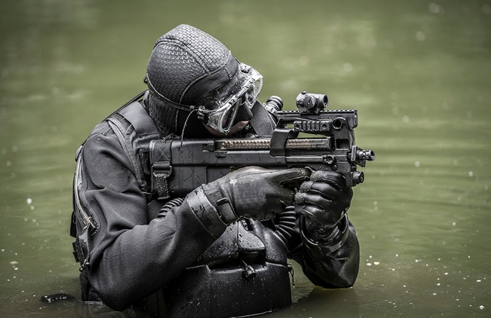 Магазин FN P90 bullpup вмещал 50 патронов/ Фото: pikabu.ru Магазин FN P90 bullpup вмещал 50 патронов/ Фото: pikabu.ru