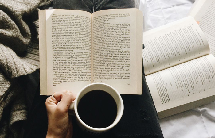 Россияне читали много книг, а затем появился интернет... / Фото: Pinterest.com Россияне читали много книг, а затем появился интернет... / Фото: Pinterest.com