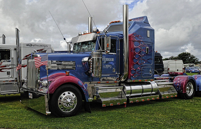 Тягач Kenworth./ Фото: pinterest.com Тягач Kenworth./ Фото: pinterest.com