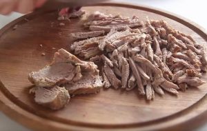 Салат из говядины с огурцами