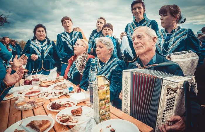 «Штрафная» и ещё 4 наиболее яркие алкогольные традиции настоящего русского застолья