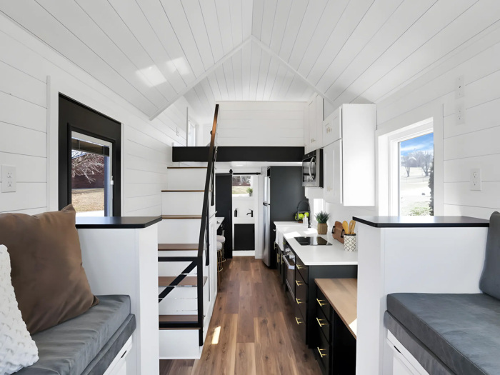 Открытая планировка Tiny House Shadow. | Фото: autoevolution.com.
