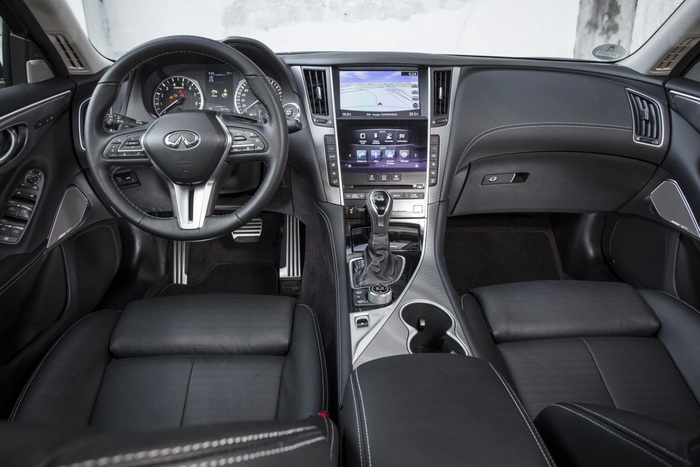 Детали интерьера удешевляют салон Инфинити/ Фото: autodesignmagazine.com Детали интерьера удешевляют салон Инфинити/ Фото: autodesignmagazine.com