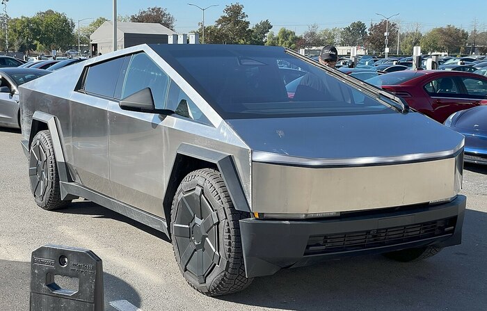 Грузоподъемность Tesla Cybertruck достигает 1,6 тонны/ Фото: wikimedia.org Грузоподъемность Tesla Cybertruck достигает 1,6 тонны/ Фото: wikimedia.org