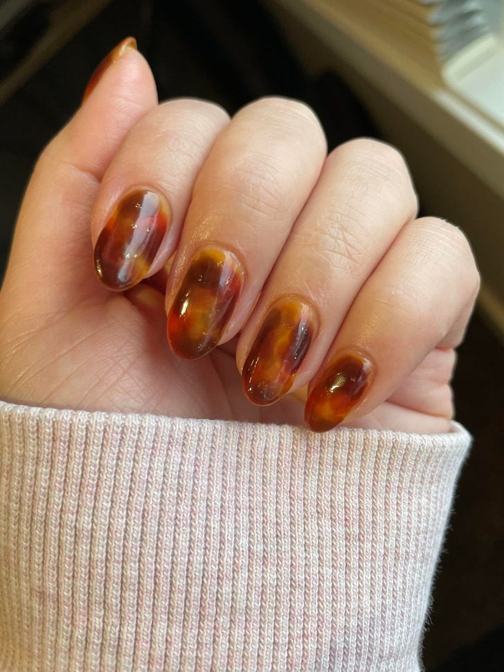 Идеи осеннего маникюра, от которого даже в дождь будет солнечно на душе