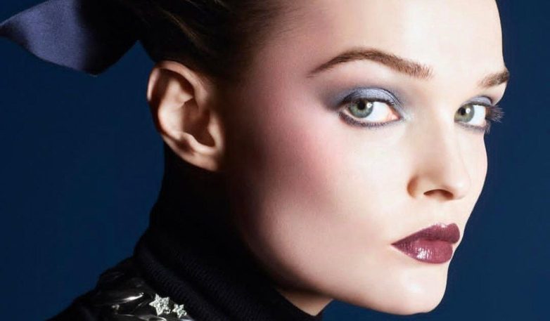 Как обыграть макияж с голубыми тенями, чтобы выглядеть стильно?