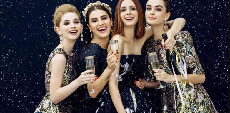 Ошибки, из-за которых новогодний образ выглядит дёшево