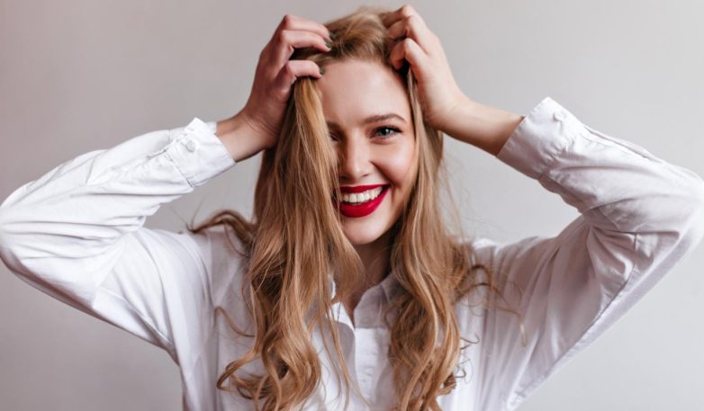 Почему зима — лучшее время для пилинга кожи головы