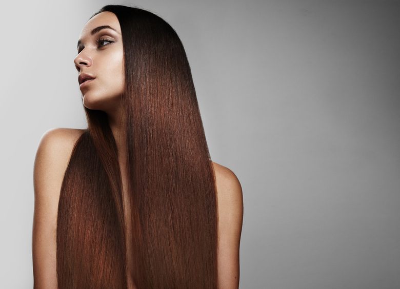 Как повторить дома «стеклянные» волосы без утюжка