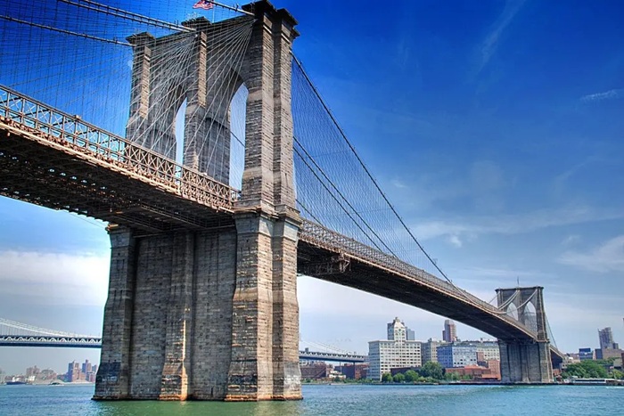 Кто бы мог подумать, что в таком месте можно разместить бункер. /Фото: interestingfacts.com Кто бы мог подумать, что в таком месте можно разместить бункер. /Фото: interestingfacts.com