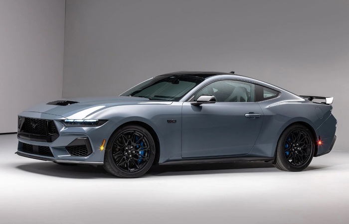 Ford Mustang превратился в символ Америки. Фото: rentluxecar.com