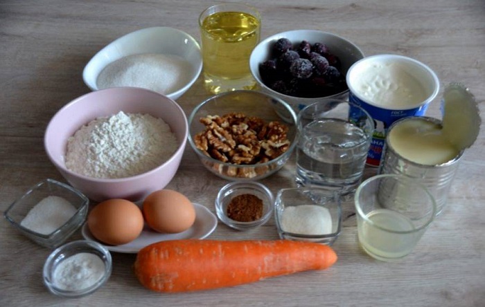 Выложите все ингредиенты для торта на стол. / Фото: m.povar.ru