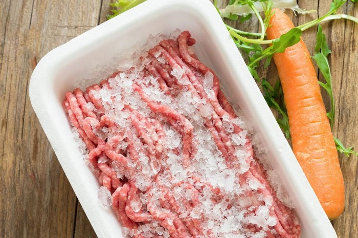 Лед поможет сделать котлеты сочными. / Фото: fb.ru