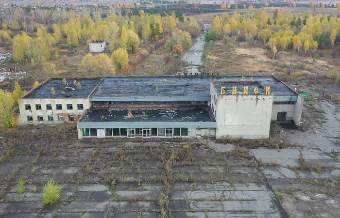 Сегодня на них садятся лишь военные самолёты. /Фото: YouTube.com. 