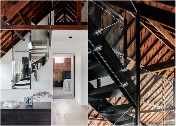 Лестницы, ведущие на второй уровень The Church Residence.