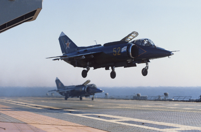 Як-38 на взлете с палубы авианосца. Фото: wikimedia.org