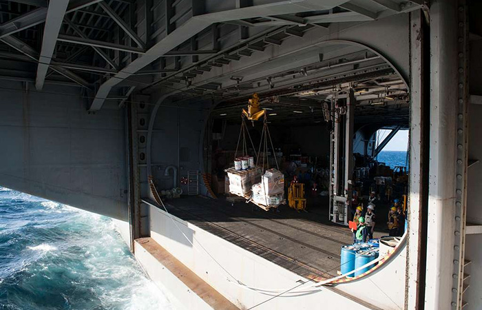 Ангар на USS Harry S. Truman./ Фото: picryl.com