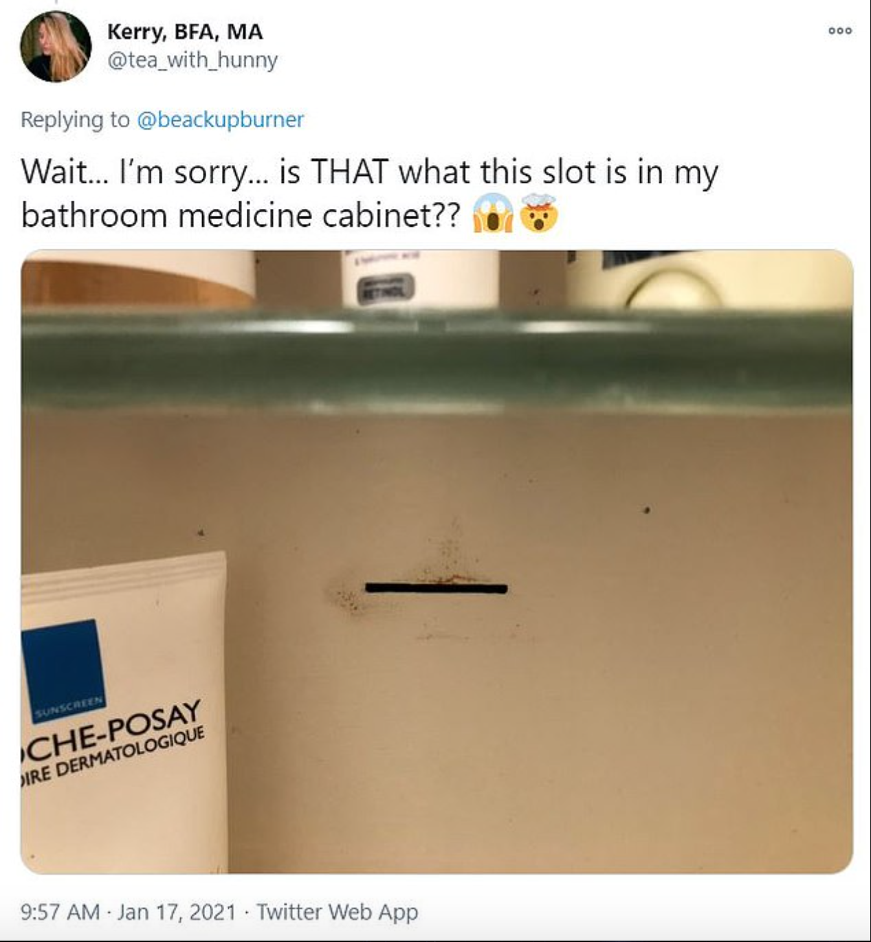 Прямо в шкафчике для ванной комнаты Фото:turbopages.org