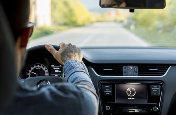 Для экономии топлива выгоднее держать постоянную скорость. Фото: avtoshkola-tehnika.ru Для экономии топлива выгоднее держать постоянную скорость. Фото: avtoshkola-tehnika.ru