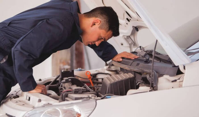 Проверка состояния двигателя. Фото: avtocod.ru Проверка состояния двигателя. Фото: avtocod.ru