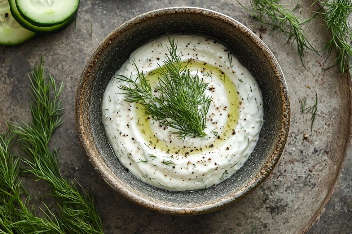 Украсьте соус оливковым маслом. / Фото: news.ru