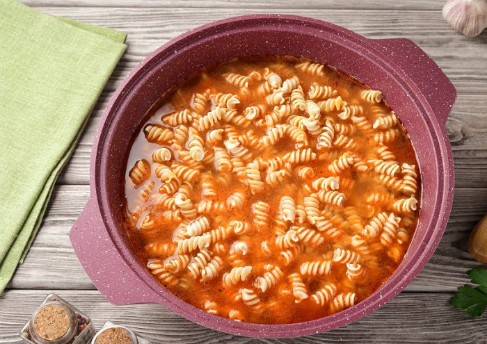 Паста с томатным соусом – это классика. / Фото: povar.ru