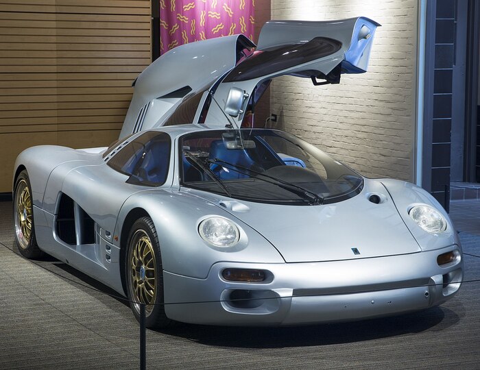 Isdera Commendatore 112i был показан во Франкфурте в 1993 году. Фото: wikimedia.org Isdera Commendatore 112i был показан во Франкфурте в 1993 году. Фото: wikimedia.org