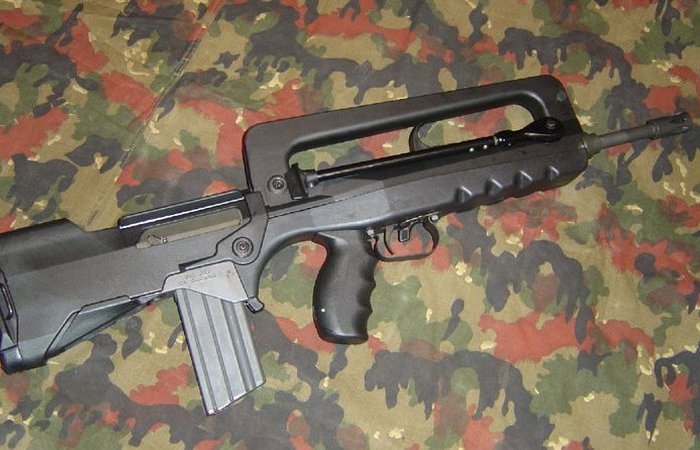 Французский FAMAS. /Фото: sturmgewehr.com. Французский FAMAS. /Фото: sturmgewehr.com.