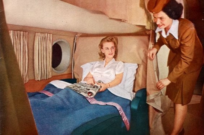 Поспать в кровати и получить завтрак в постель - типичное обслуживание в самолётах середины ХХ века. /Фото: blog.stafftraveler.com