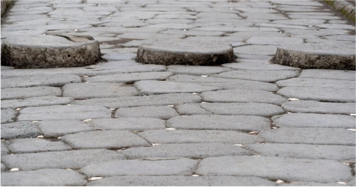 Белые камушки Фото:qalam.global