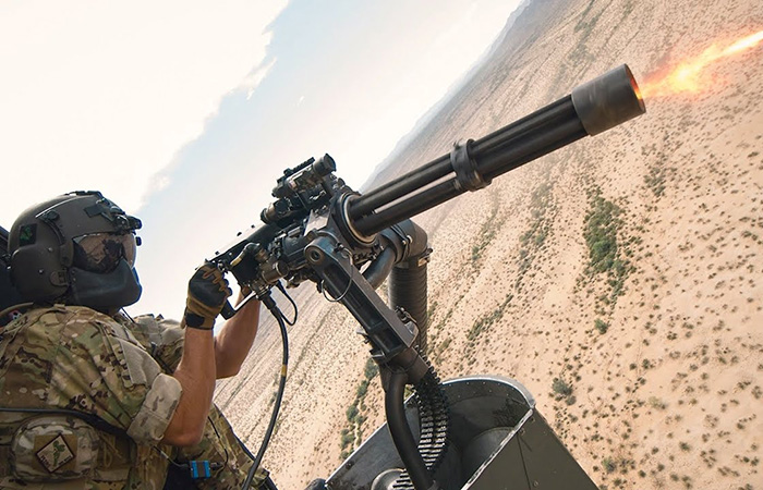 Миниган на вертолёте./ Фото: youtube.com