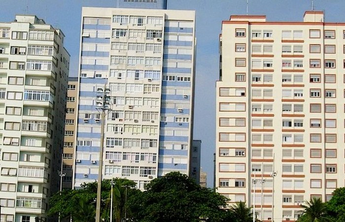 Из-за чего в Бразилии появились целые кварталы кривых падающих домов