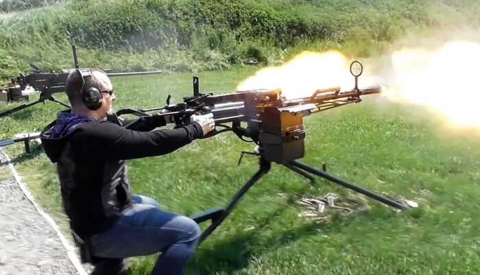 Стрельба из пулемета в учебных целях. Фото: stepandstep.ru