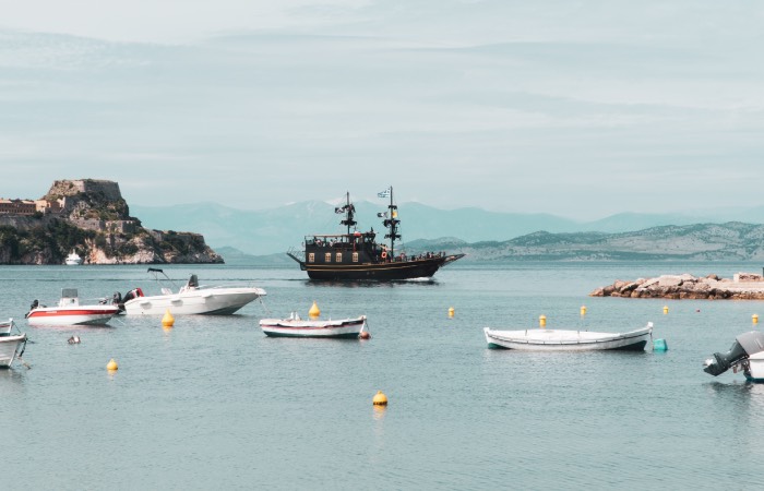 Пираты быстро поняли, что не стоит связываться с советскими кораблями./ Фото: freepik.com.