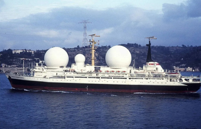 Корабельные секреты: что прячут под белыми шарами