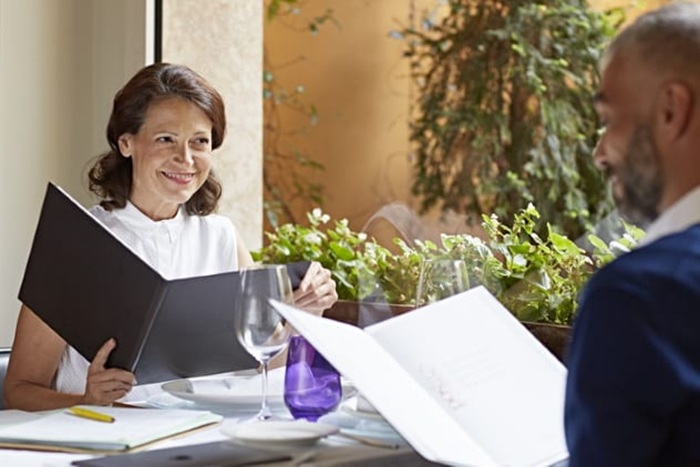 Меню в ресторанах - часть психологического воздействия на клиента. /Фото: pinterest.com